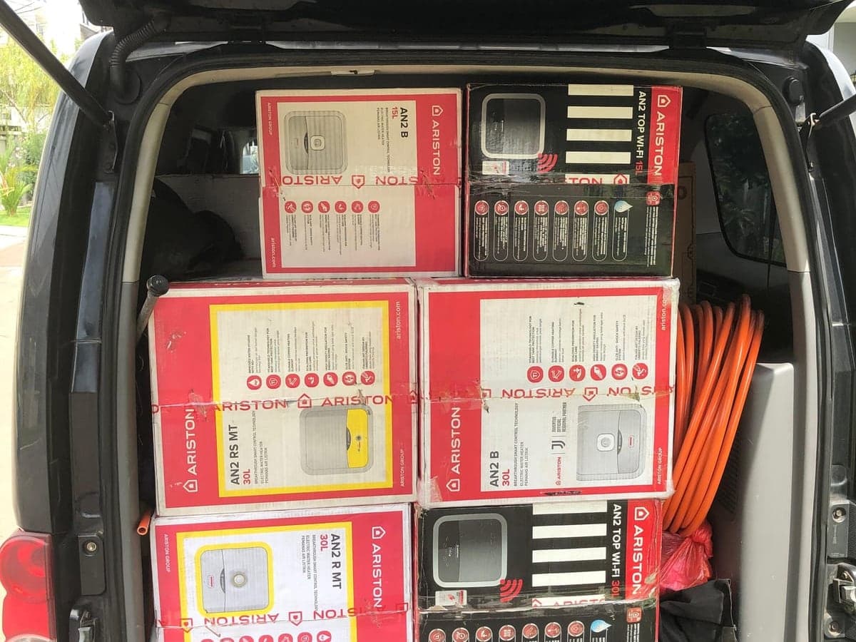 Pekerjaan service dan perbaikan water heater Ariston